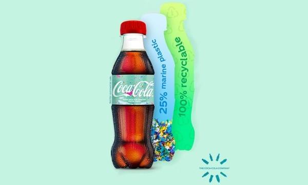 Coca-Cola produit sa première bouteille à partir de déchets plastiques recyclés, objectif pour l'année prochaine