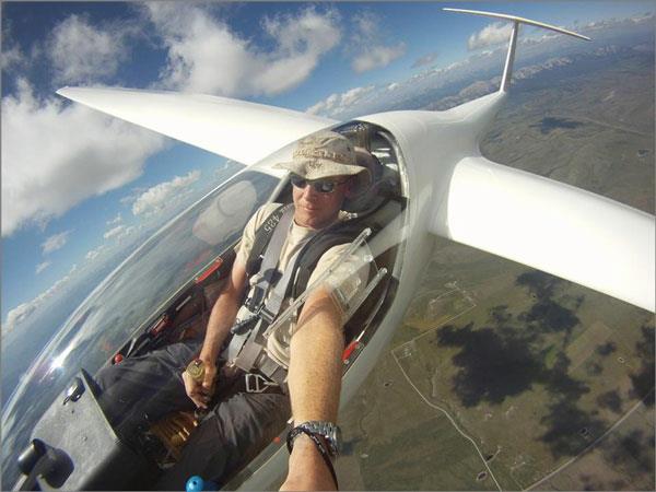 Fajne selfie zdjęcia z siebie bardzo samolotem