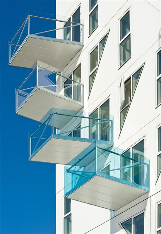 Fajny kompleks mieszkaniowy balkonów zjawisk naturalnych