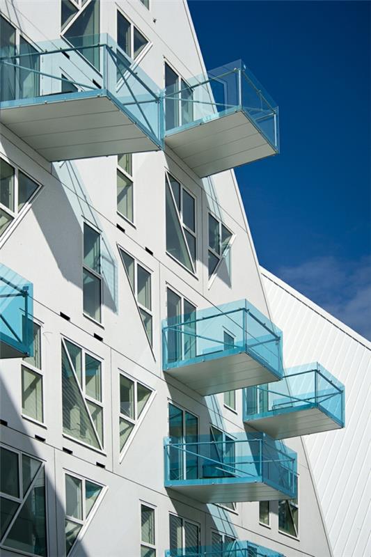 Fajny kompleks apartamentowy zjawisko natury szklana góra lodowa