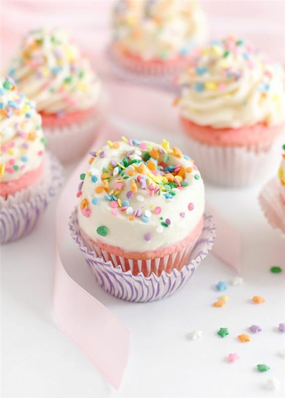 Recette de garniture de cupcakes de délicieuses tartes cuisent des couleurs mignonnes