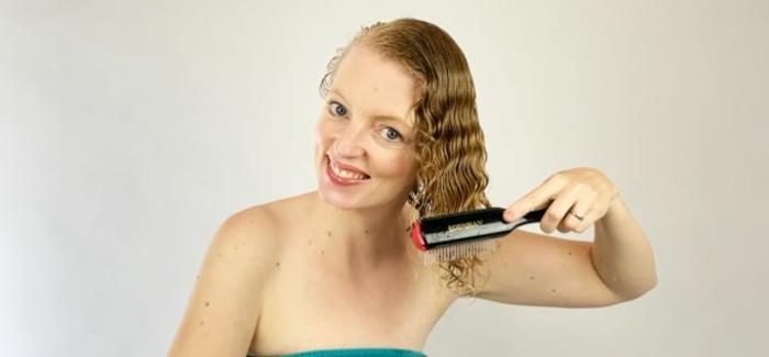 Produits de la méthode Curly Girl après le peigne de durée