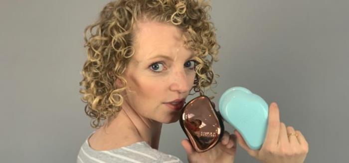 Produits de la méthode Curly Girl après permanente