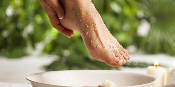 Un masque pour les pieds bricolage fait vous-même un peeling des pieds