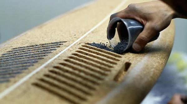 La planche de surf Mercedes entièrement en liège