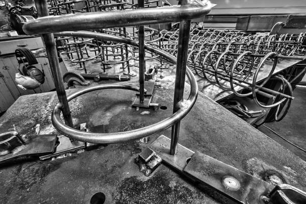 Pieds de table design fabrication en spirale en usine