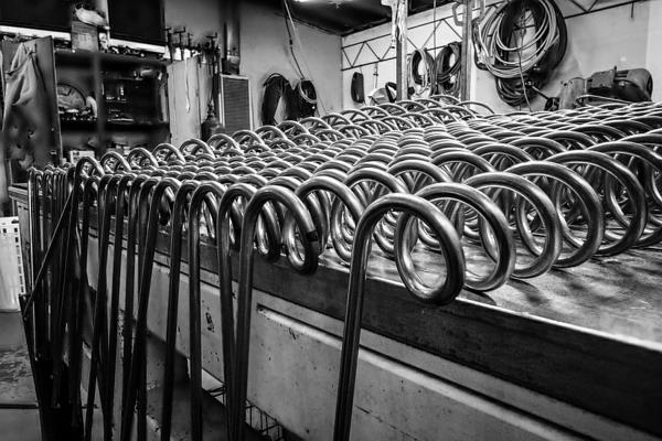 Pieds de table design spirale usine métal