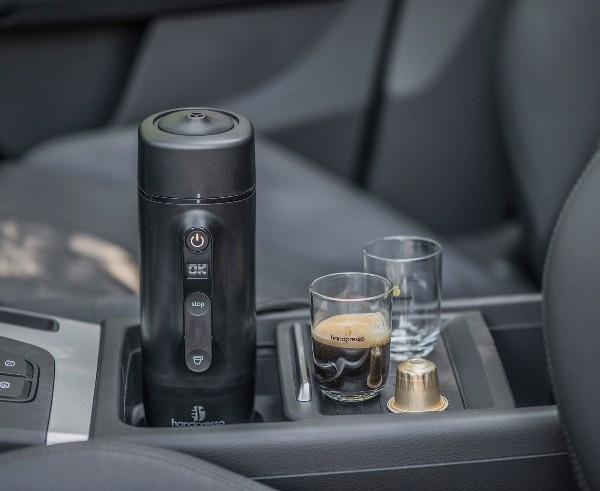 Les meilleurs gadgets de voiture 2019 qui assurent plus de sécurité et de confort lors de vos déplacements Machine à café à main pour la voiture