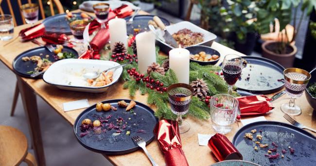 Annulation du dîner Renoncer au dîner jusqu'à Noël perdre du poids en essayant des réunions de famille à table qui valent la peine