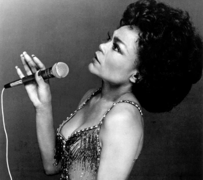 Eartha Kitt coupe de cheveux Coiffures des années 50
