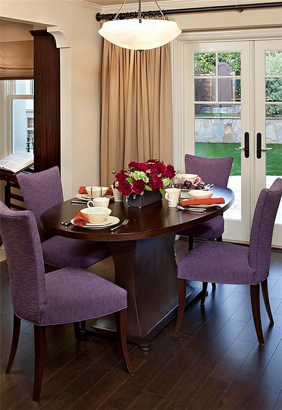 Pomysły na umeblowanie małej jadalni stół do jadalni krzesła fioletowa tapicerka