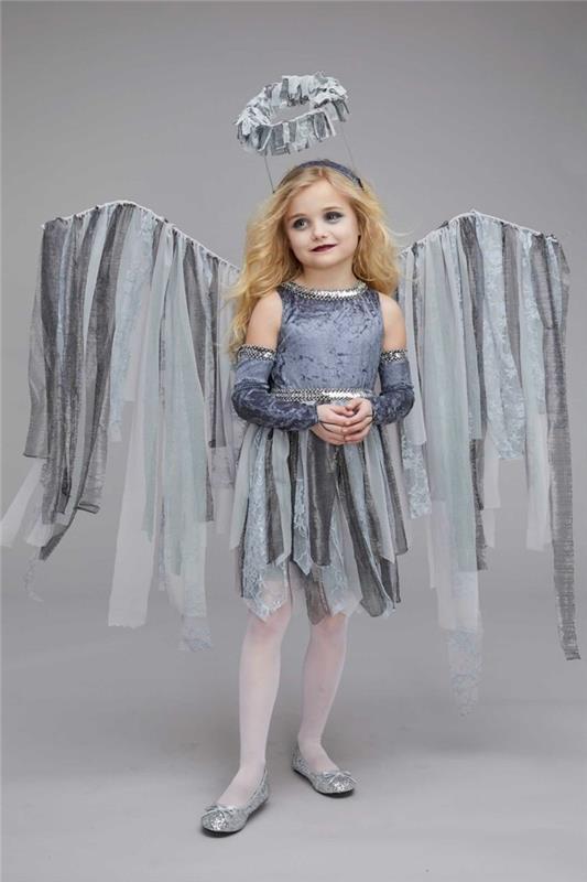 Skrzydła anioła majsterkowicza z papierowymi talerzykami tworzą kostiumy dla dzieci