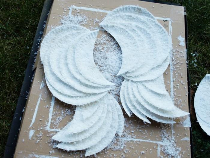Tinker anielskie skrzydła z papierowymi talerzami