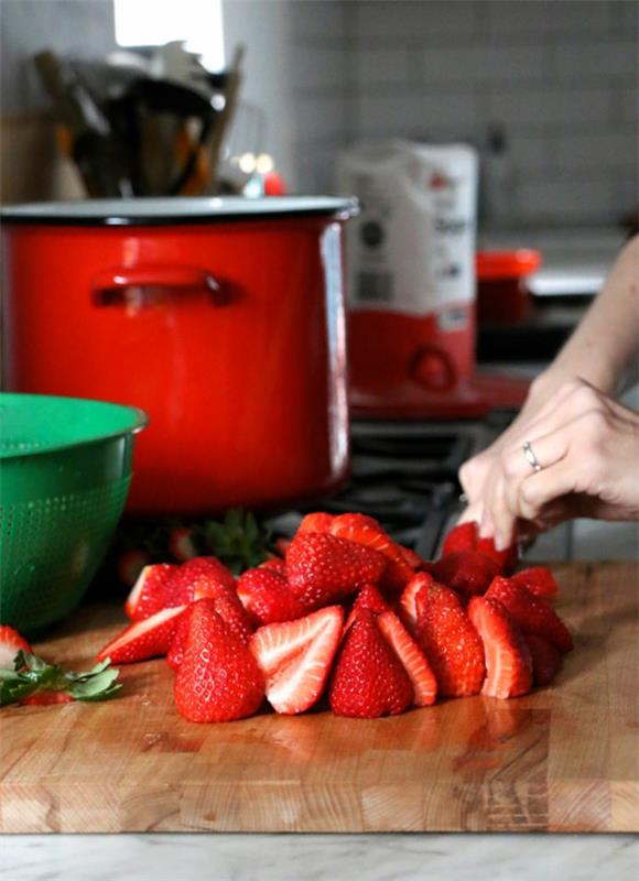 Faire soi-même de la confiture de fraises préparation recette
