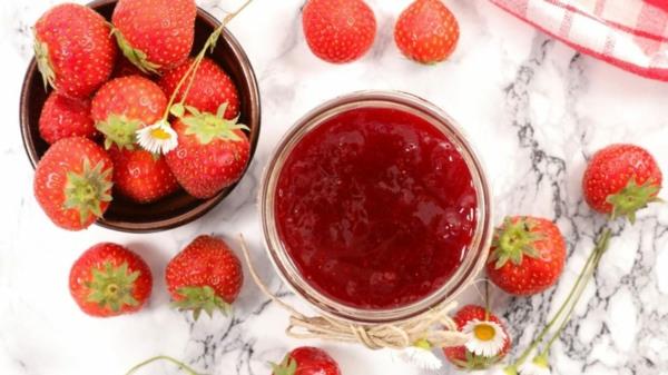Faites vous-même de la confiture de fraises recette de fraises fraîches