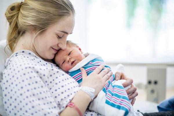 Boîte à souvenirs pour bébé - des choses qui ne devraient pas y manquer, ainsi que d'autres astuces de bricolage bébé maman hôpital