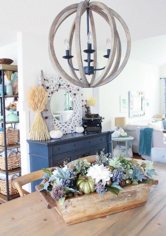 Décorez la salle à manger automnalement décorez la table à manger bleu gris plus beaucoup de bois belle décoration de table