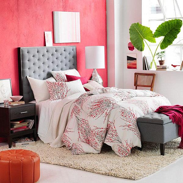 Palety kolorów i strategie projektowania wnętrz sypialni z różową ścianą