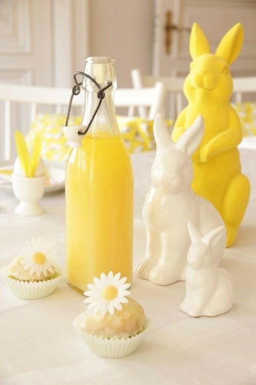 Świąteczne pomysły na dekoracje Wielkanocna żółta ceramiczna butelka z zajączkiem wielkanocnym