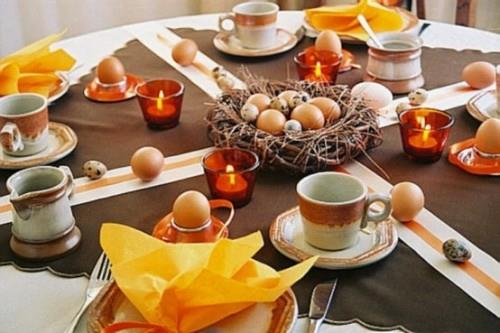 Świąteczne pomysły na dekoracje Wielkanocne żółte świece stołowe
