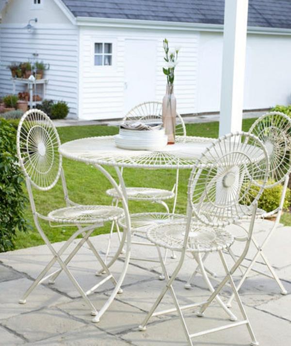 Zrób ozdoby ogrodowe samemu metalowe krzesła składane