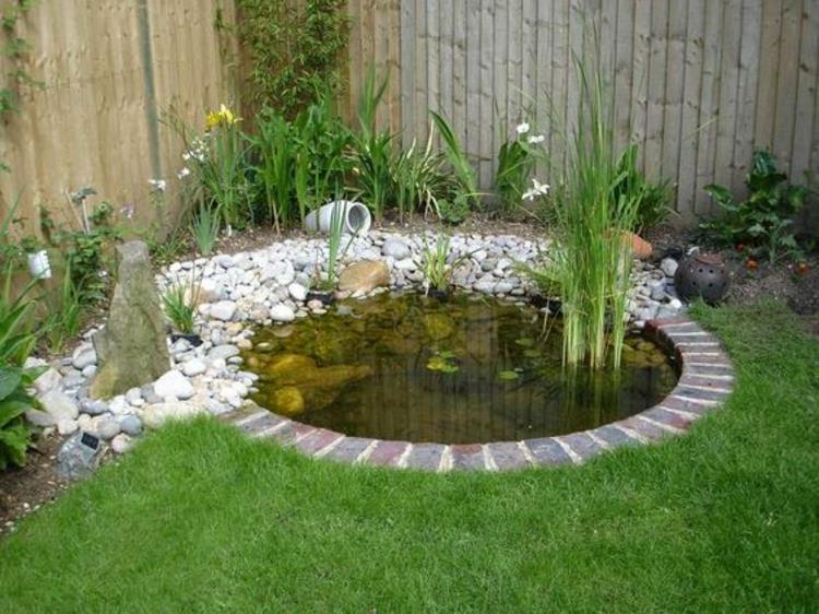 Bassins de jardin Coin jardin Créer un bassin Aménagement de jardin avec des pierres