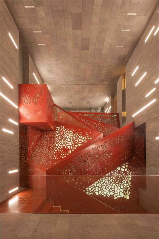escalier en cuivre perforé en fibre de verre rouge Villa Mallorca