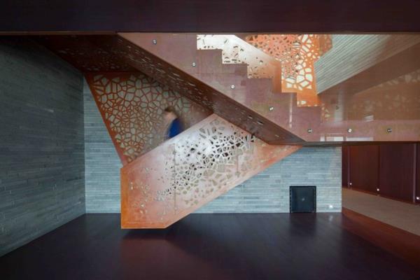 point de vue fibre de verre design escaliers cuivre perforé