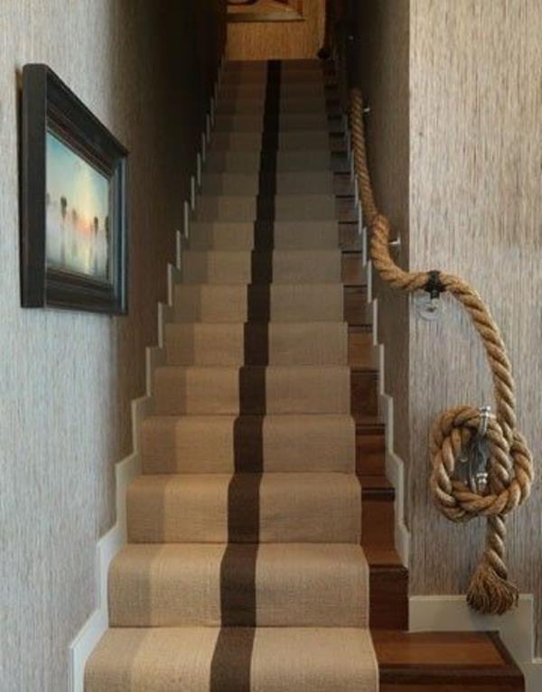 Balustrady budują dziwnie artystyczne prowadnice schodowe ze sznura