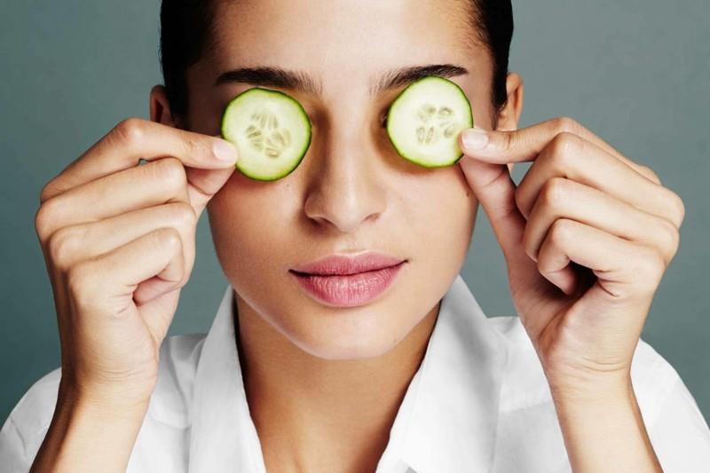 yeux-gonflés-conseils-santé-moyens-naturels-concombre
