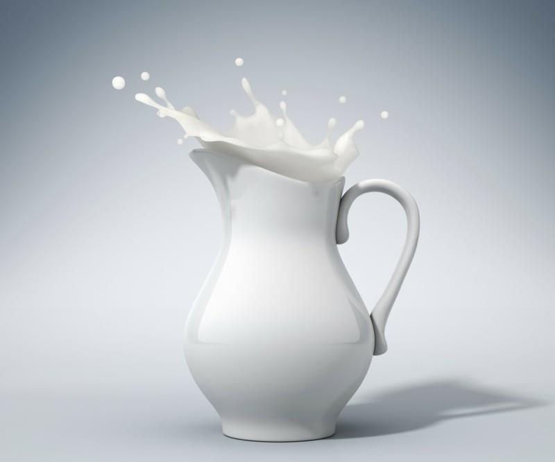 conseils-santé-oeil-gonflés-lait-naturel-moyen