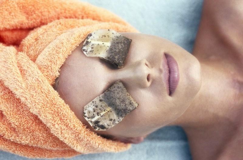 yeux-gonflés-santé-conseils-remèdes-naturels-sachets-de-thé