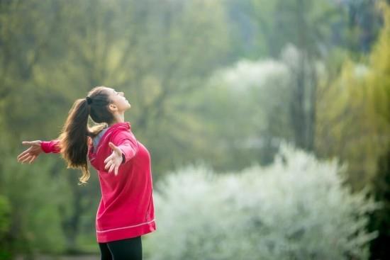 Soyez heureux de découvrir la beauté de la liberté de la nature