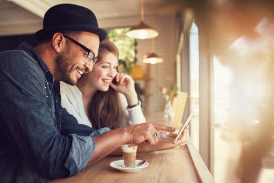 Être heureux avec des gens sympas S'amuser Découvrir le bonheur