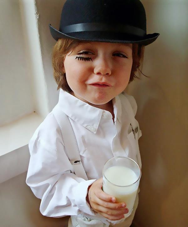 Les costumes d'Halloween pour enfants conçoivent du lait de boisson festive