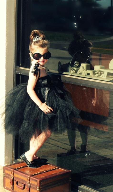 Le costume d'Halloween en dentelle noire pour enfants conçoit une dame chic et festive