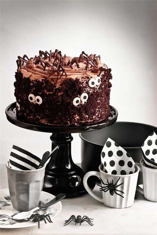 Ciasto na Halloween - naczynia w czerni i bieli