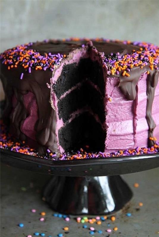 Ciasto na Halloween - fioletowe, różowe i białe