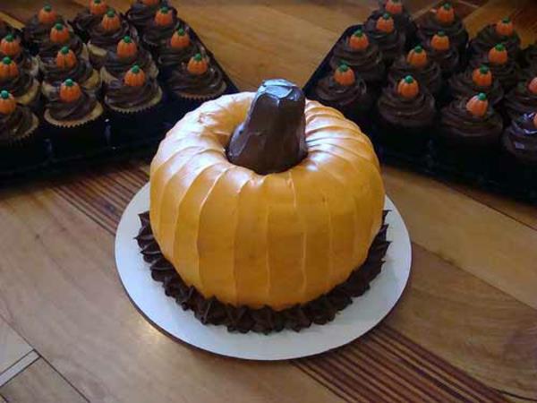 Pomysły na przyjęcie na Halloween dyniowe tarty ciasta brązowe