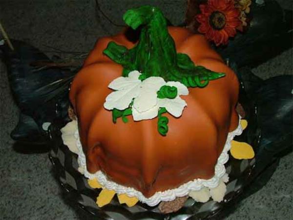 Pomysły na Halloween dynie ciasta ciasta białe kwiaty