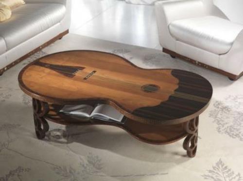 Bar domowy w kształcie gitarowego stolika kawowego z kontrabasu z drewna wiśniowego