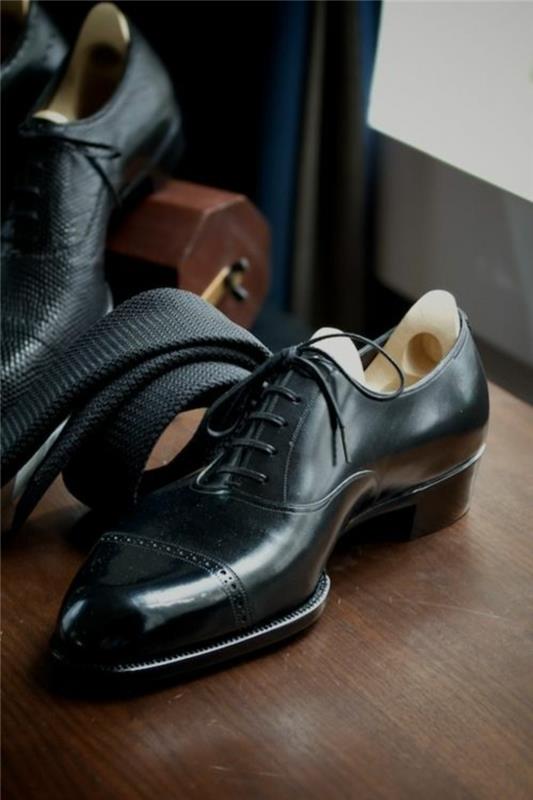 Moda męska buty jesienno-zimowe męskie czarne eleganckie