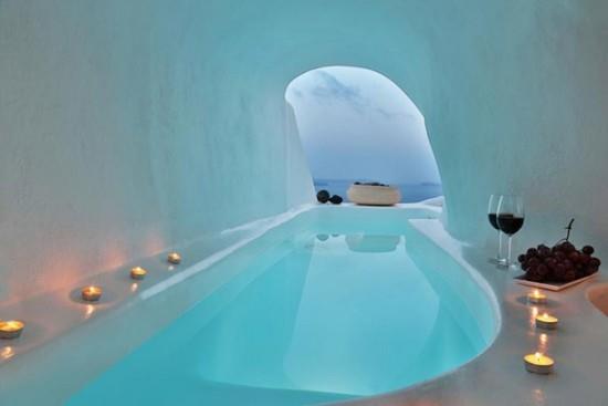 Jaskinie przekształcone w hotele Lava Cave Santorini Grecja