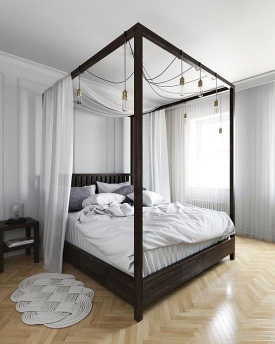 Łóżko z baldachimem nowoczesna konstrukcja łóżka cienkie zasłony ze skóry wiele lamp wiszących