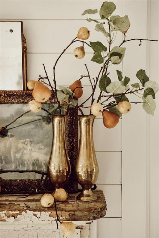 Adorables idées de décoration d'automne dans un style rustique avec des poires décoratives et des feuilles colorées