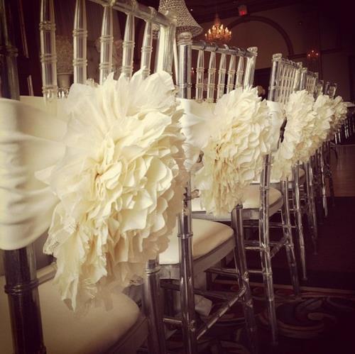 Dekoracje ślubne zrób sobie krzesła do jadalni ozdobione motywami kwiatowymi