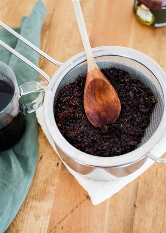 Faites vous-même du sirop de sureau Recette Traitez les baies de sureau