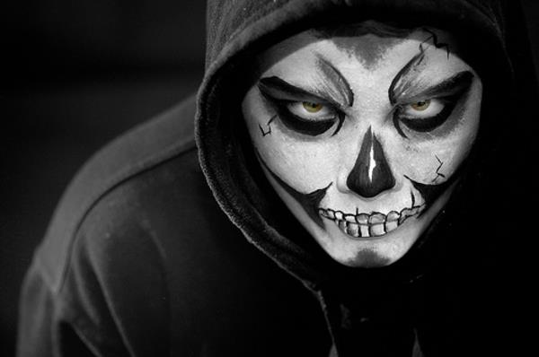 Malowanie twarzy na Halloween czarny biały