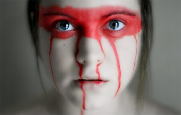 Horrorowe malowanie twarzy na Halloween