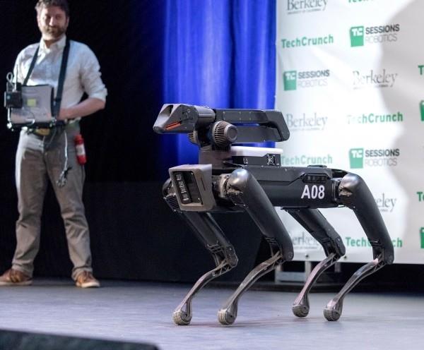 Le robot canin SpotMini de Boston Dynamics arrive bientôt Responsable des robots contrôlés